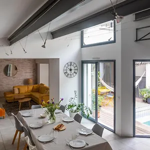 Centre, Maison Avec Piscine Hébergement de vacances